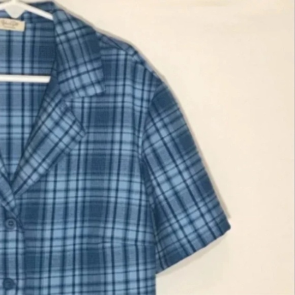 Women’s J Galt Blue Plaid Cropped Button Down - Picture 4 of 9